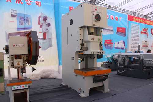 威力重工機床產品亮相2015上海(虹橋)國際機床