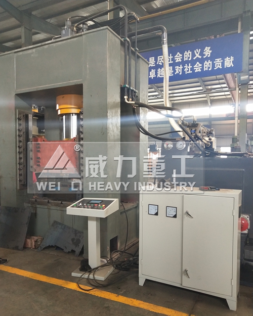 500噸框架式液壓沖床側視圖