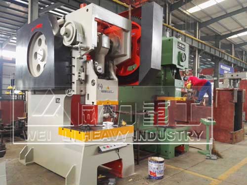 200噸鋼板焊接沖床