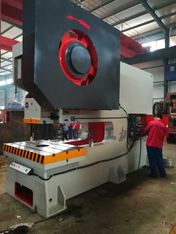 200噸鋼板焊接沖床