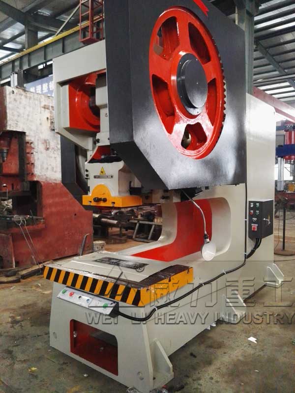 200噸深喉1500沖床