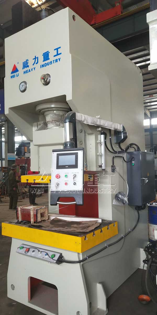 160噸液壓沖床車間實物圖