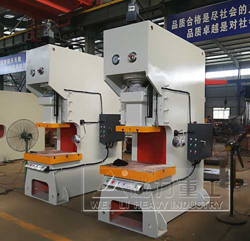 100噸液壓沖床車間實物圖