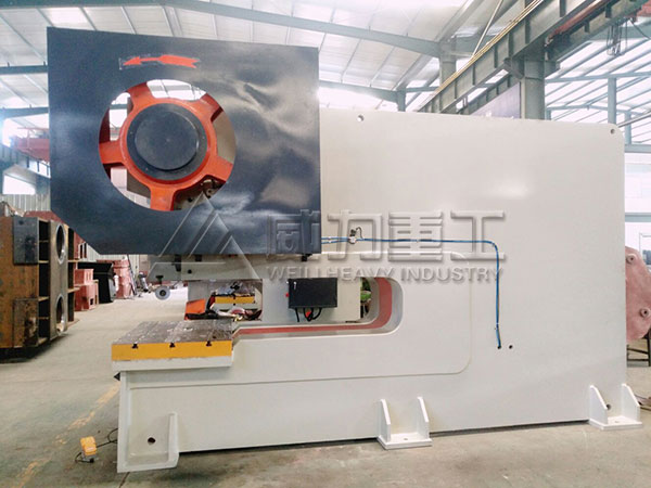 山東沖床車間實物圖