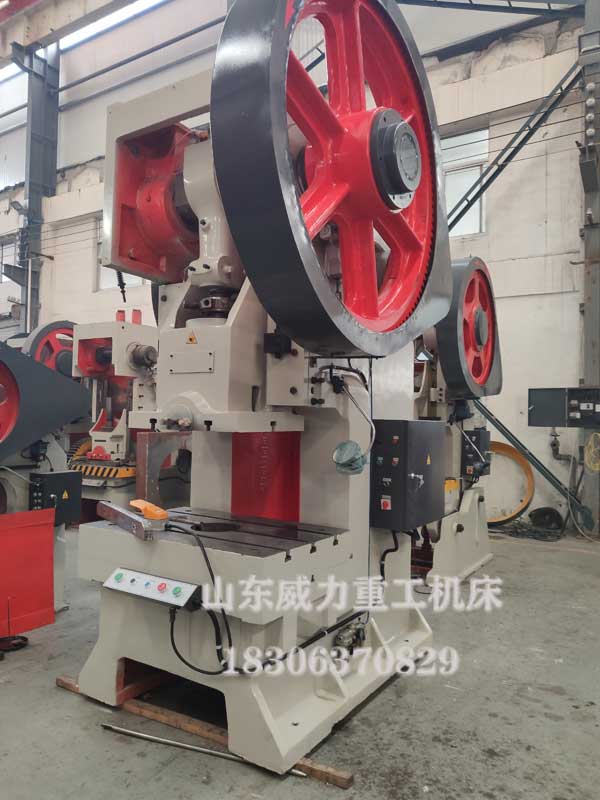 200噸機(jī)械沖床圖片