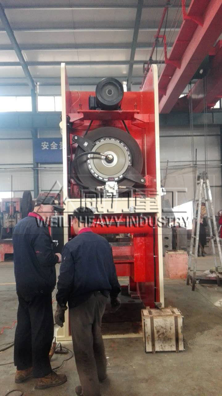 氣動沖床后視圖