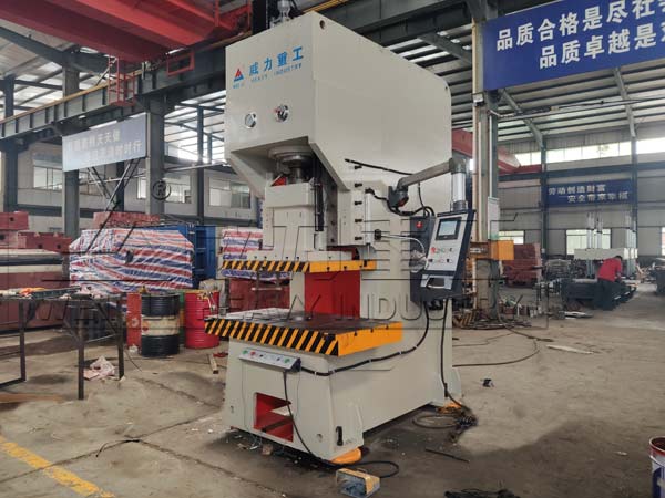 高速液壓沖床車間現貨