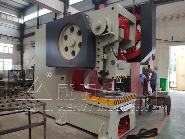 200噸沖床車間現貨圖