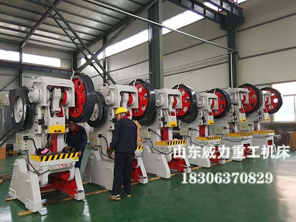 100噸沖床車間現貨圖