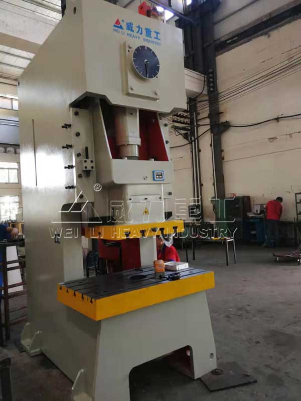 氣動沖床車間實物圖