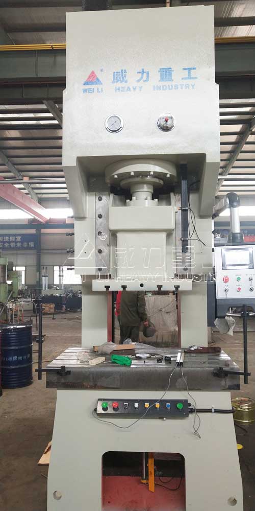 帶頂出缸液壓沖床圖片