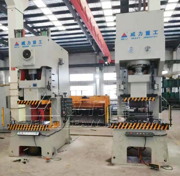 液壓沖床客戶現(xiàn)場使用圖片