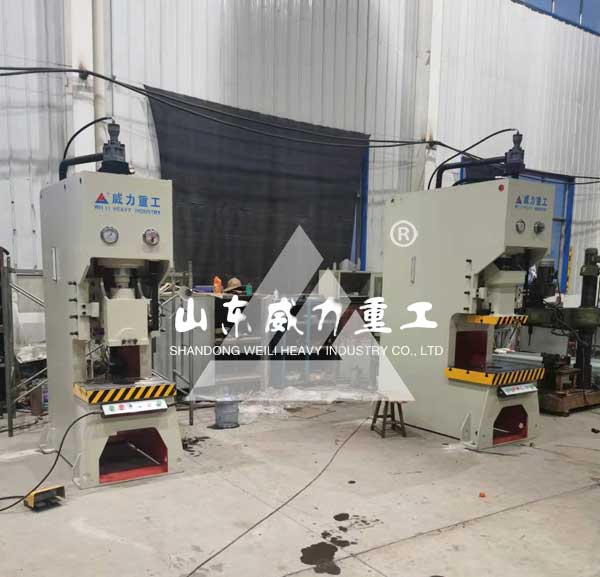 液壓沖床客戶(hù)現(xiàn)場(chǎng)圖片