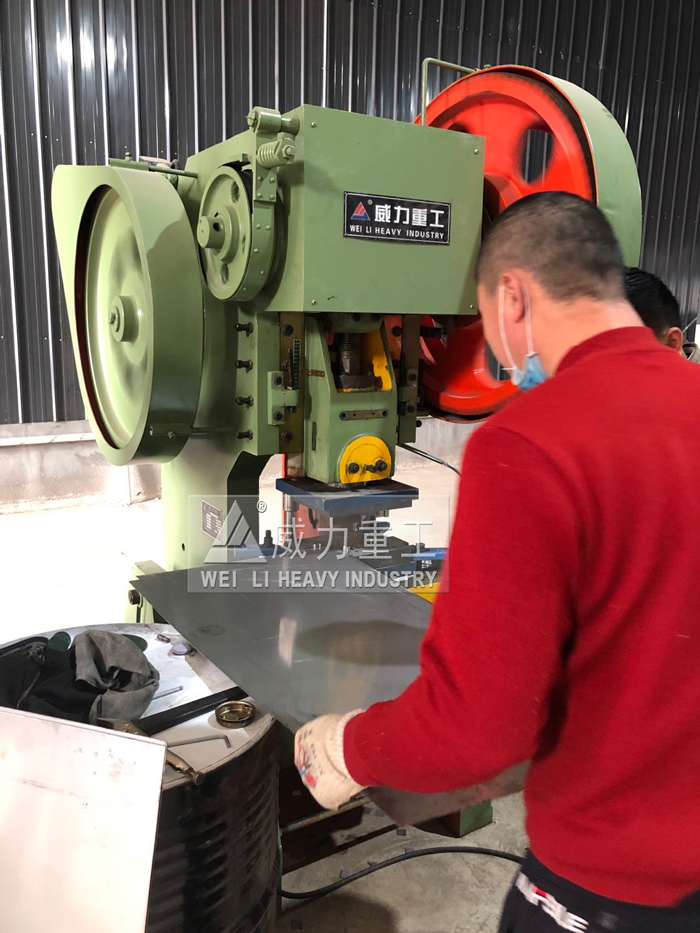 不銹鋼水箱沖壓板沖角工藝