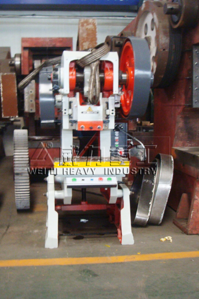 沖壓機床型號為JC23-25T可傾沖床