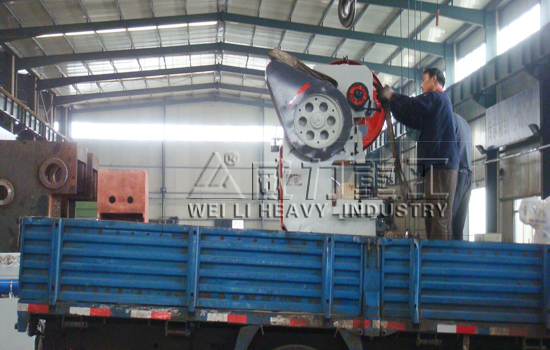 沖壓機床型號為JC23-25T可傾沖床裝車場景