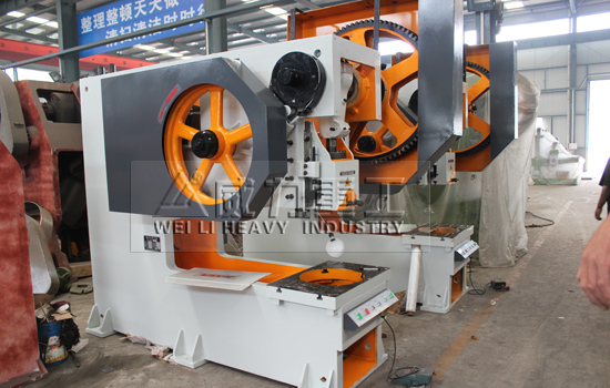  　　JB21S-160T深喉800沖床成功發貨河北