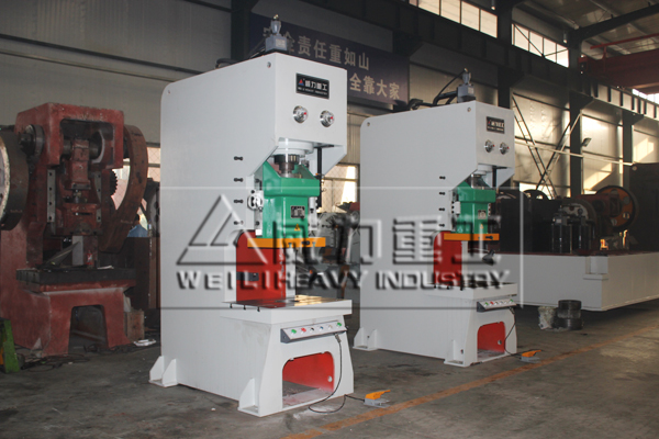 買100噸液壓沖孔機(液壓沖床)到山東沖床廠家威力重工